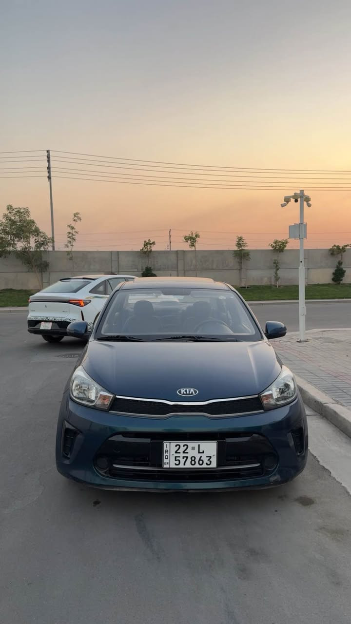 كيا بيكاس وكاله الدولية موديل ٢٠٢٠ ماشيه ٩٩ الف 
بدون صبغ بيها طخه بسيطه وبعض الشخوط السياره سلايت وشاشه وكامره واشاير بالمري بدون نقص تخم تاير جديد هزه وسنويه جديده رايدها ب٩٣ وبيها مجال
مكانها بغداد مجمع البدور
للاتصال
*********** بغداد, العراق
