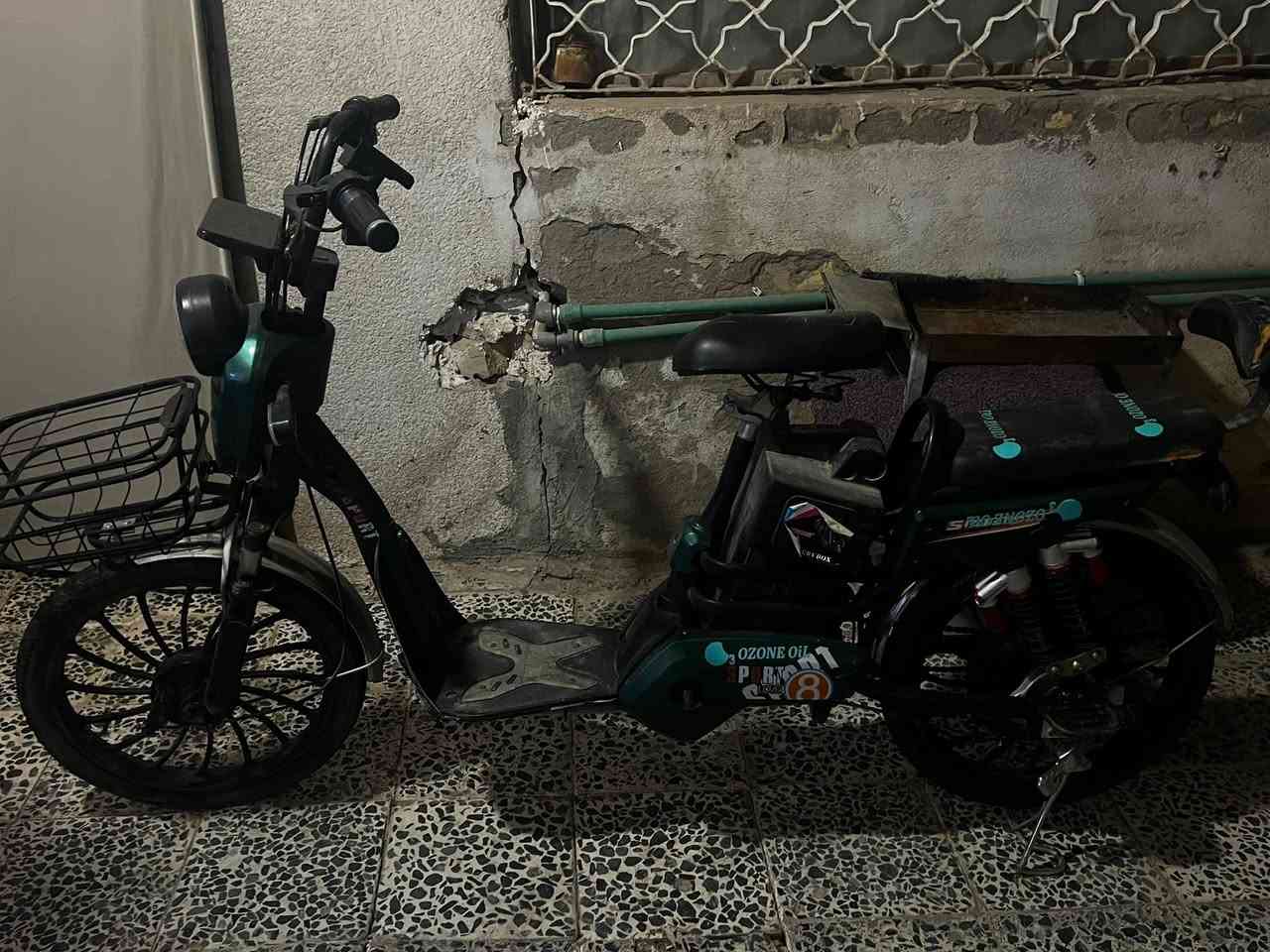 دراجة شحن حجم كبير للبيع 
شغالة ناقصها بطارية 
رايدها  150 
مكانها كربلاء حي النصر 
للاتصال ***********
