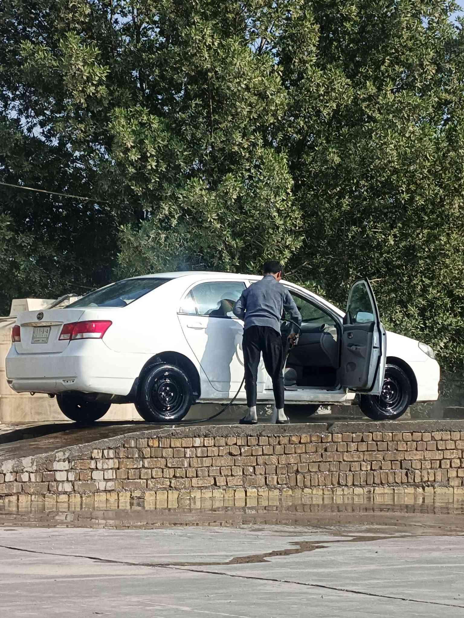 السلام عليكم BYD G3 2013  نقص بس كمبريسر تبريد ما ناقصه شي كير مكينه جديدا  حداديه تخم تاير بيها ضربه صفحه بدون دواخل  
مكاني أبو غرق بابل 
تواصل  ***********  سعر ٣٨ بيها غرامه 300  ينزلن من سعرها

