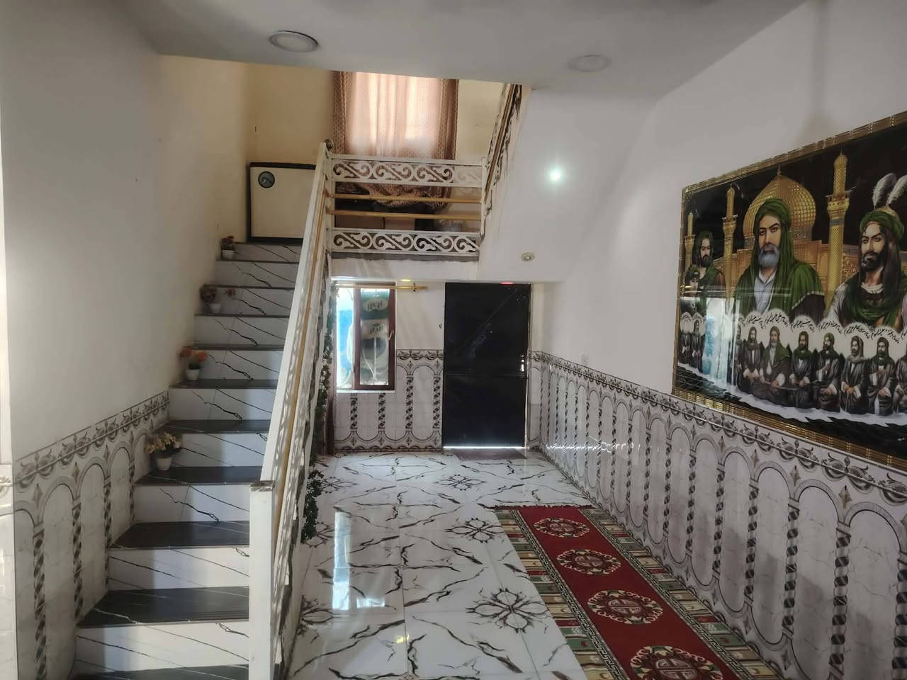 السلام عليكم بيت بناء جديد قبل سنه بيت متعوب عليه بناء كامل من كل النواحي سراميك لبخ ابياض يحتوي على غرفه نوم 5×4 صاله درج بيتونه استاره مطبخ استقبال صحيات  شغل يخبل موقع البيت حي الجهاد  بدايت شارع الزنابره يبعد عن التبليط 100متر خدمات كامله كهرباء مولد ماء مطنقه ناسه حبابين ومرتبين تعوف بابك مفتوح وتروح أمان امان
للتواصل اكثر ***********
السعر مناسب 👉👉
