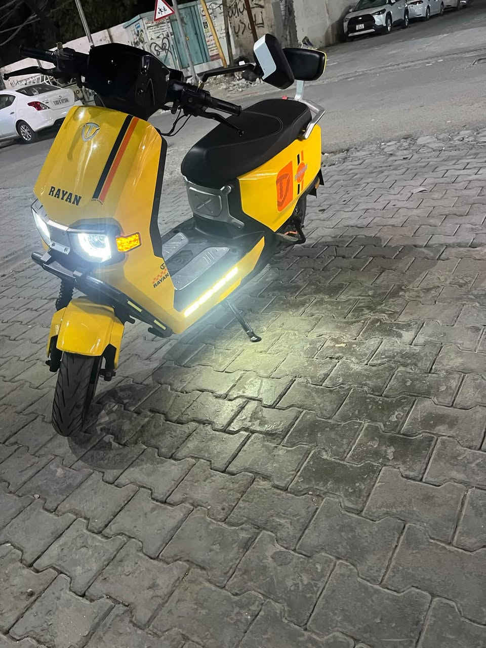 سلام عليكم ريان وحش الكون للبيع الدراجه جديده
المواصفات 
بطاريات مسطره 72v
ملف 2000wحقيقي
أساير يمنه ويسار ورباعي
الدراجه تمشي 75kmفي الشحنه الوحده
تشغيل بصمه وسويج
لايت عالي وناصي ورماش 
المكان
بغداد الغدير مقابل شقق زيونه 
السعر 950وبيه مجال 
رقم الهاتف ***********
