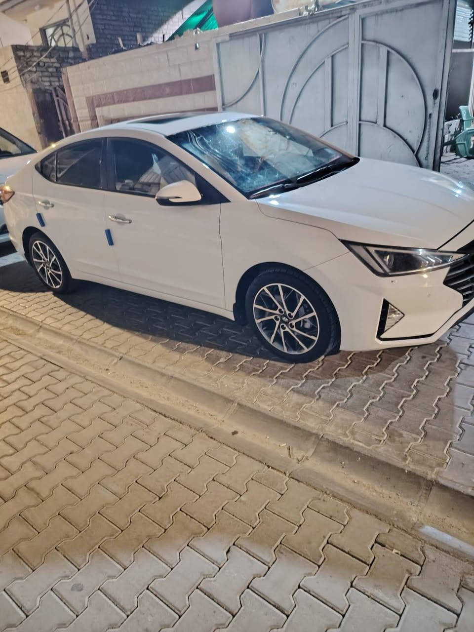 سلام عليكم النترا خليجي موديل 2020بسمي السياره كفاله عامه ماعدى شخط مال دراجه عله كد شبر يم قبق البانزين موضح بالصوره السياره رقم  بغداد انكليزي ماشيه 52 الف حقيقي فول مواصفات عده البصمه مكينه كير حداديه تخم تاير كله جديد السياره جاهزه عله اخر حبايه سعر البيع 165 وبيه مجال بسيط للاستفسار ***********
