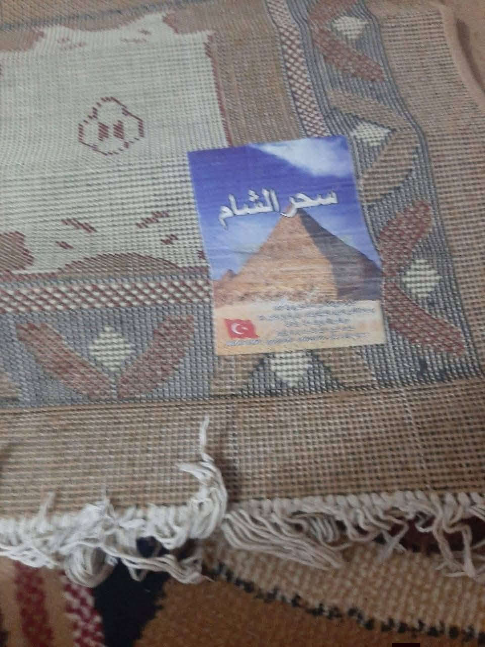 زوليه قياس 3 × 5 نضيفه السعر 45 العنوان السكلات شارع المستوصف ***********
