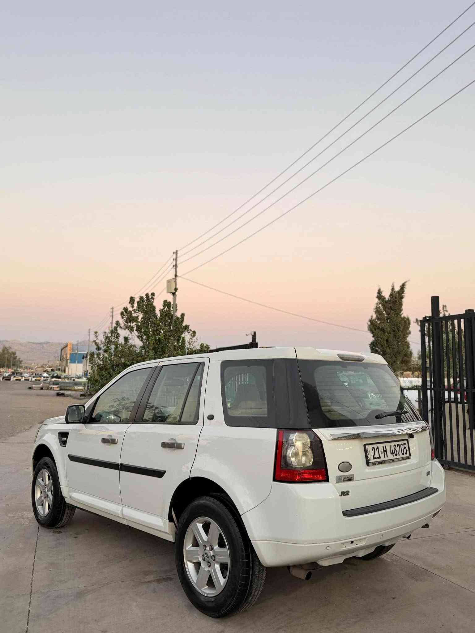 Land Rover 2012 🇬🇧🥇
رەقەم سڵێمانی سەنەوی تا٢٠٣٠مانگی ٩ نوێیە 
بێلێدران بێ بۆیاخ بەناو کردن بەشەرت 
مەکینە ٣.٢،v6 ،٢٣٠/هۆرسپاوەر 🐎
تەبڵ ئەکسل کارەبای🛘
گێر تۆماتیک و عادی ٦ گێر 
تەبرید ساردو گەرم لەگەڵ سویچ
5مۆدی ڵێ خورینی هەیە و کامیراو حاسەیە 
بەسمەیە سوکان ڤۆڵیوم aux /CD/  تەعدید سورحە
سندوق شەفتە هتد مواسافاتی زۆرە باس نا کرێ.
جوار تایە و ویلی لۆکی لەژێرە گێرو مەکینەی بەشەرت تازە سێرڤس عام کراوە یەک دنک مەسروفی تێدانیە/تکایە گەر موشتەری نیت بێزارمان مەکە بۆ ماعمەلە یان نامە بنێرە یان تەلە فۆنبۆ ژمارە مۆبایل ☎️(***********)وەتسئەپ و ڤایبەری لەسەرە، Singapore
