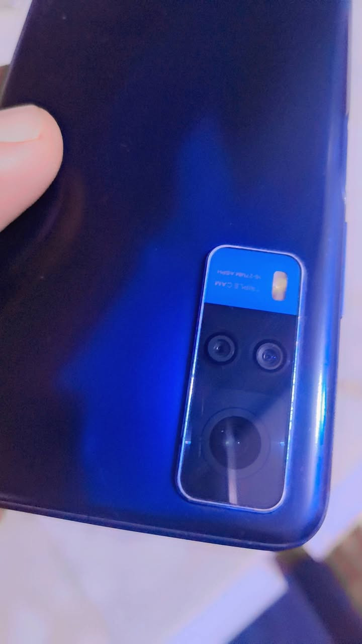جهاز vivo y51 ذاكرة ١٢٨ والعشوائية ٨ مستخدم سعره ١٥٠ وبيه مجال التواصل على الرقم ***********

