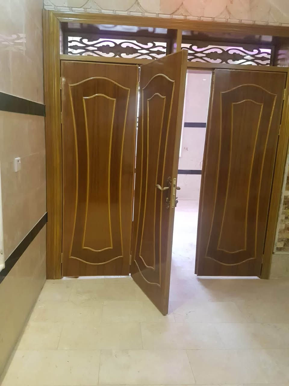 🏡 بيت للبيع – حي رمضان

📍 الموقع: حي رمضان، خلف زهير عوينات
📜 الملكية: طابو صرف
📐 المساحة: 79 متر
🏠 البناء: طابقين، بناء حديث

🔹 الطابق الأول:
• صالة استقبال
• مطبخ
• صحيات

🔹 الطابق الثاني:
• غرفتين نوم

💰 السعر: 225 مليون قابل للتفاوض

📞 للاستفسار والاتصال:
حسين الحفار
*********** كربلاء, العراق
