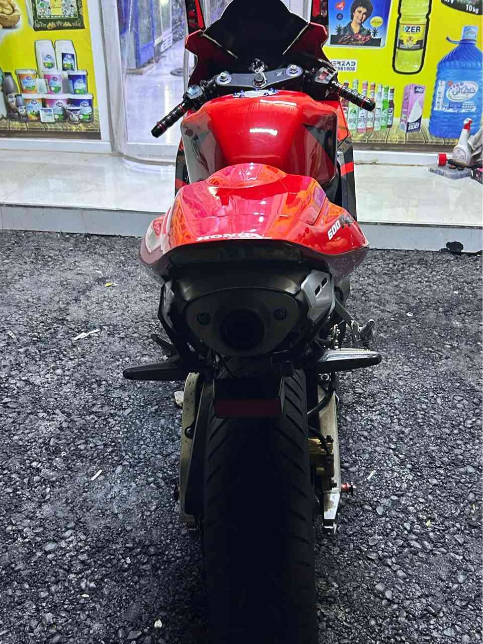 سلام عليكم 🫡 
CBR600RR
مؤدئل: ٢٠٠٦🏍️
كيلؤمتر: ٥٧ هه زار📟
مه كينه كه بس⚙️
سالؤنسةي بيلاده ➿
كئرومةكينه بةشةرت💯
كاراباي هةمووي بةشةرت 💡🔋
دووتايةي نوئ 🛞☑️
رؤنوفلتةري نوئي 🇩🇪🏍️
تاقمي بةنسي تازؤ كؤراوه 
لة جوانيو قةوةت 🚀🥇
—- ماتؤري دةستي خؤمة هيج مةسروفئكم تيا نةهئلاوة بة شةرتي ئةوة ئةيفرؤشم كة ( ٢٥٠ دينار)
مةسروفي تيا نةبئت هةمووي كياني نوئ نوئيه بؤ هةر پرسيارئك پةيوةندي بكة .—— تكايه بةس مشتةري تيل بكة ماجالي نامةو كؤمئندم نيه 🤝
٢٧$ ماجالئكي برايانه
كةلار ///        *********** كالار, السليمانية
