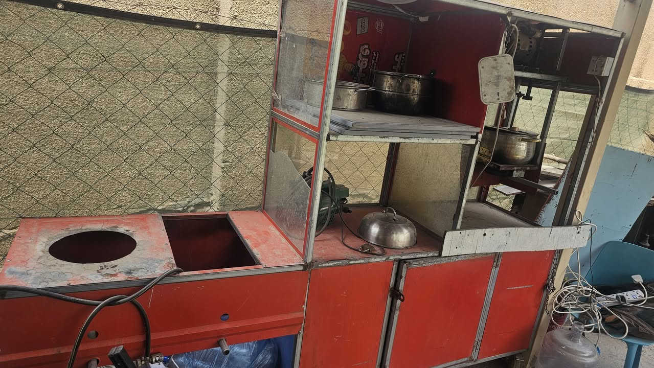 عربانة للبيع عمل 
تكدر تبيع بيها (شاملة_ حب _ جبس _ بطاطا حلزونية_ ذرة)
عمل قوي و مرتب مع قناني عدد ثنين 
السعر النهائي ٦٠٠ الف 
الزعفرانيه ***********
