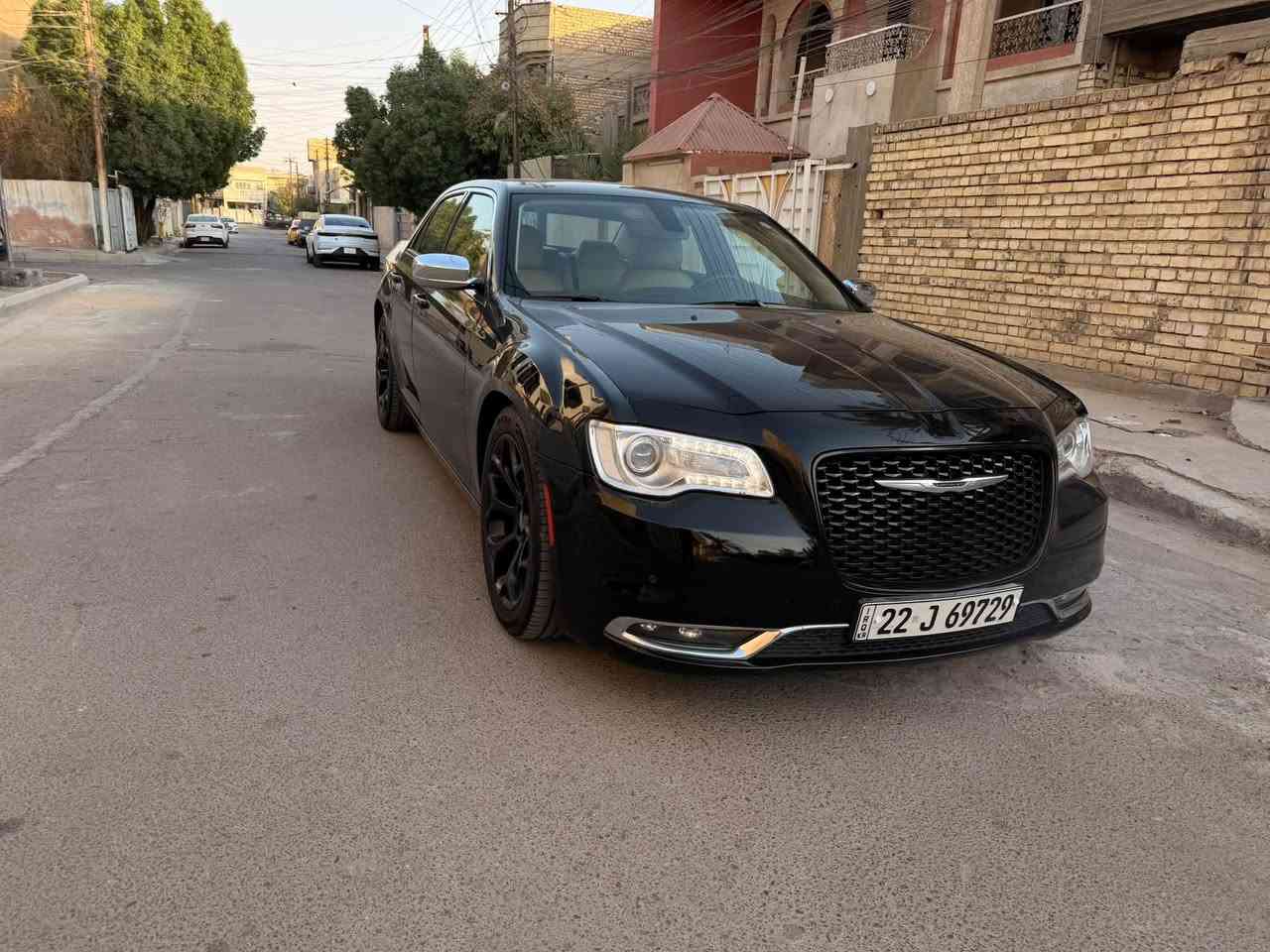 اوباما c300 جديدة بمعنة
المحرك : V6 . 3.6L . 

 السياره كلين تايتل.طابة وتقريرها موجود فقط بارد مكانين بيهة 

المواصفات 

* پانوراما . . 
حساسات خلفية 

* حساسات امامية . 
ماشية ٥٨ الف ميل 

* مصابيح امامية زنون مع LED . 

* شاشه كبيرة مع نظام ملاحة نفكيشن GPS .

* سستم صوت الپاين مع سماعات بريميوم .

* مقصورة الركاب من الجلد

* مقاعد أمامية كهربائية عدد 2 .  . 
داخل جلد ابيض 
* تشغيل عن بعد . . 

* محدد سرعة . 

* تلفون بلوتوث .

* كاميرا خلفية . 

* مرايا متحسسة للاضاءة العالية .

* كير شفتر بالستيرن . 

* دخول ذكي (بصمة) . 
السعر ٢٣ الف دولار  ٢٣٠ ورقة  
للاستفسار سيف *********** مكاني بغداد شهداء البياع
