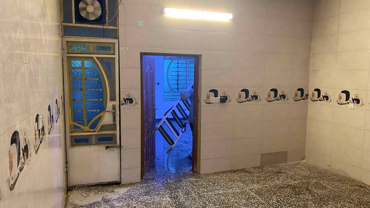 بيت للبيع مساحة100متر بشارع الزيتون طابو ملك صرف طابق ونص على الشارع الرئيسي السعر 140 رقم ***********
