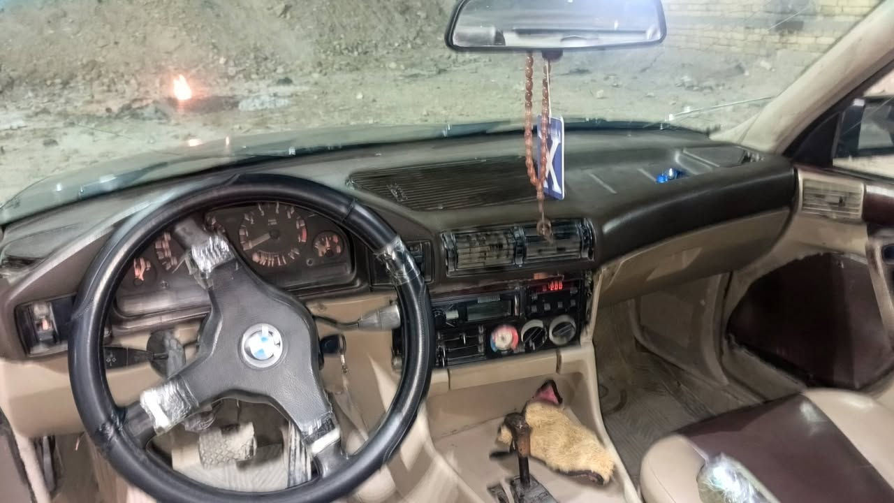 سلام عليكم بيم للبيع محوره فيفتي كير ومكينه كرتون رقم السياره بغداد وصحبه بنجف وسياره حالين بناصريه المركز سنويه جديده سعر ٣٥ وبيه مجال قليل حك الجيه هاذه رقمي *********** وتساب عادي
