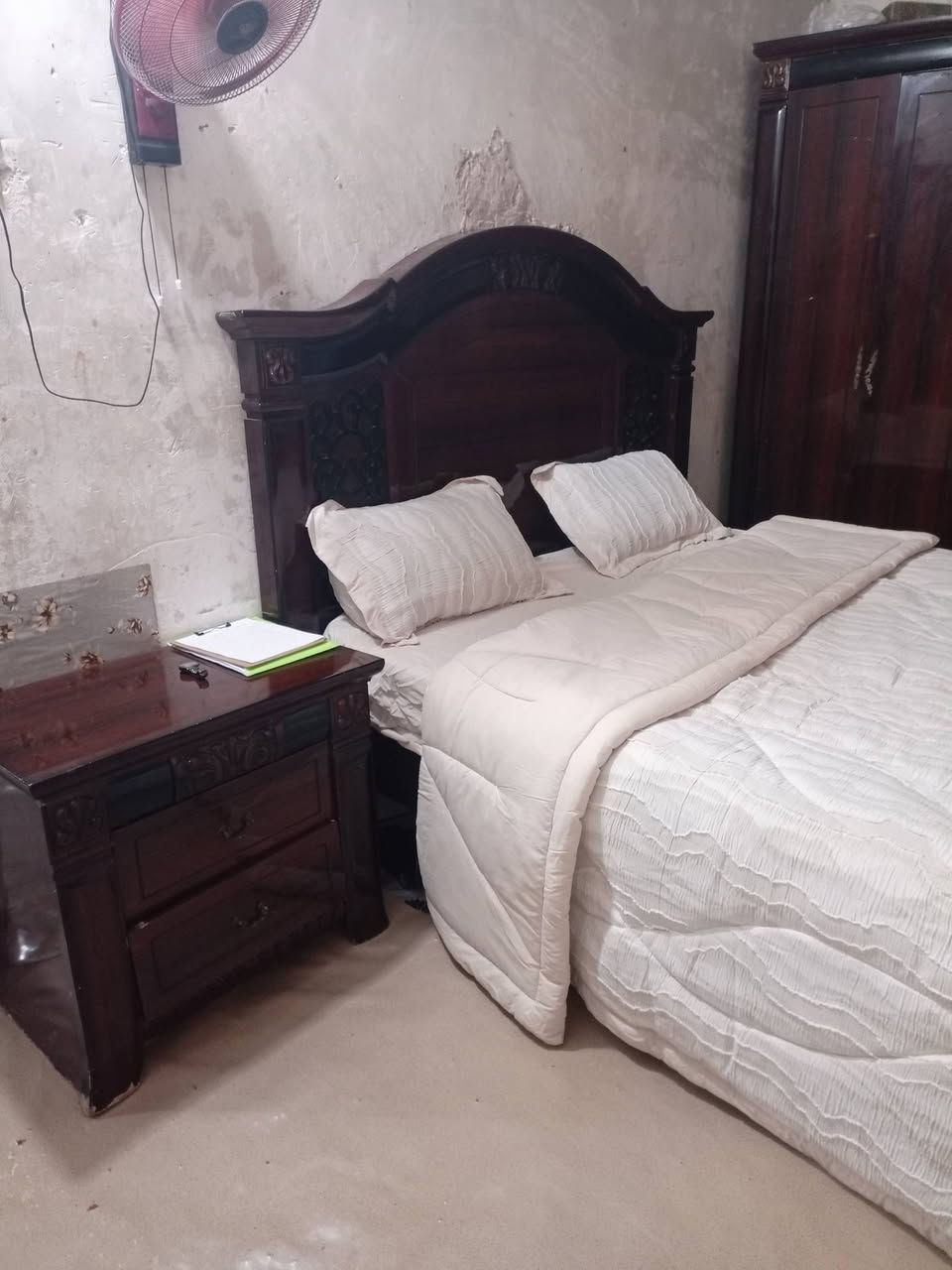 غرفه نوم للبيع بسعر 300
للاستفسار الاتصال على الرقم ***********
