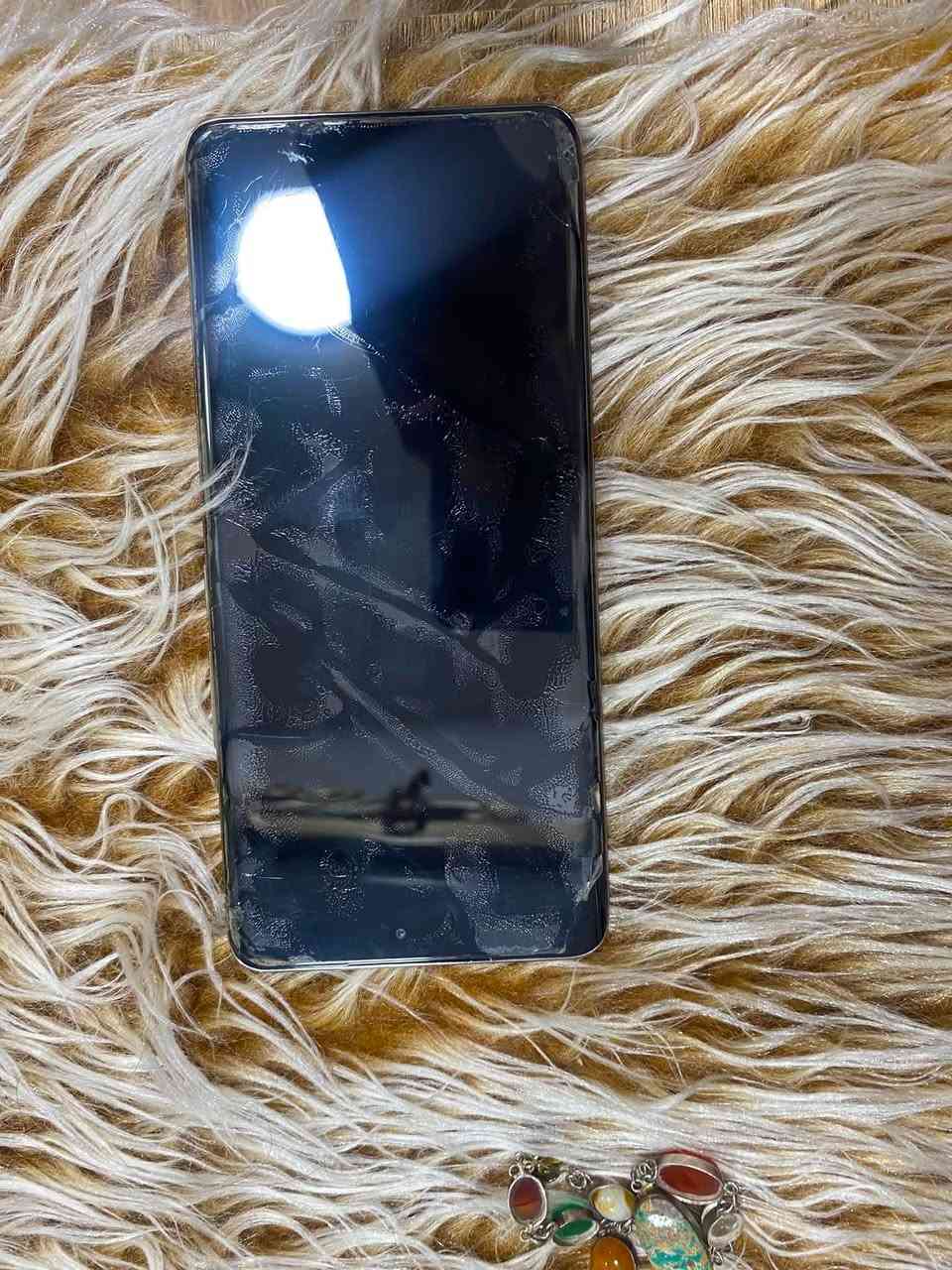 HONORX9c
ذاكره :256
جهاز مرتب 
السعر :300قفل 
مكان نجف 
رقم :***********واتساب
