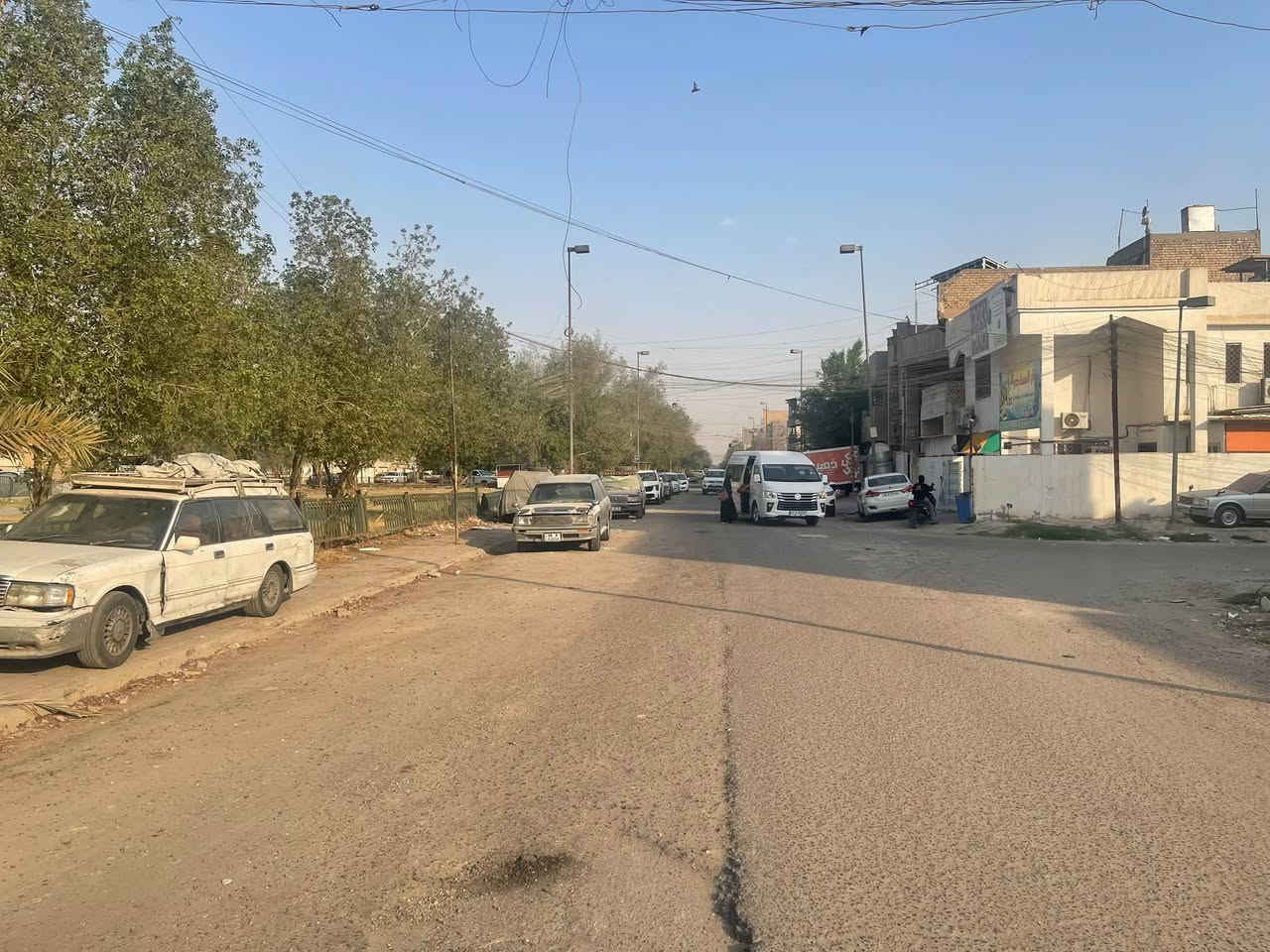 للبيع قطعة ارض مقابل الحديقه  بصف الركن صفحة الركن مبيوعه تباع بالكامل او تقطيع المساحه 116 متر الواجهه 9 والنزال 12،88 الموقع شارع فلسطين المستنصريه محله 504 خلف نادي التركمان مقابل الحديقه قريبه عالشارع العام للاتصال *********** او *********** شركة الخيمه للعقار

