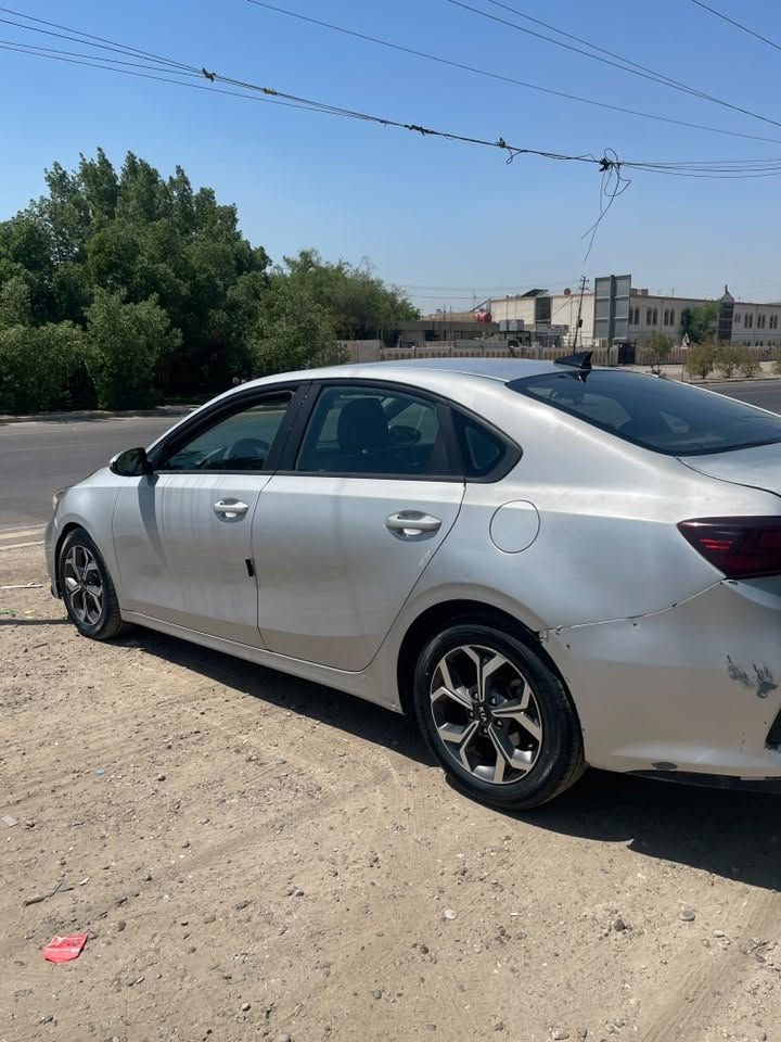 السلام عليكم
كيا فورتي 2020 امريكي 
محرك 2000
كير cvt
ماشيه 106654mi
صور الحادث موجوده بل منشور
ملاحظة (مبدل بيه كايم شفت بارد)
مكان سياره بغداد السعر 115 قفل 
‏للبيع او مراوس 
***********
