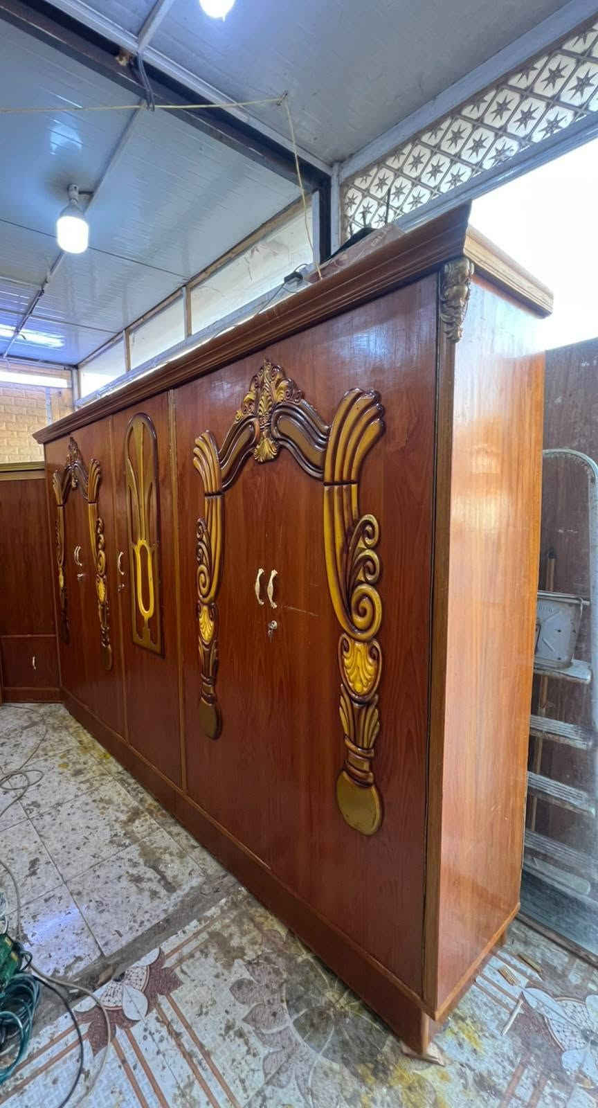 غرفه نوم ام الخمسه مستعمله طابق واحد صاج نظيفه عنوانه كوت حي الجهاد شارع النجارين نجارة ومعرض الحجامي الاتصال او مراسلة الصفحه سعره (٥٥٠ وبيه مجال الشراي )مع الشد والنقل علينه داخل الكوت  ***********

نص مكتوب في الصور:
- 078049465