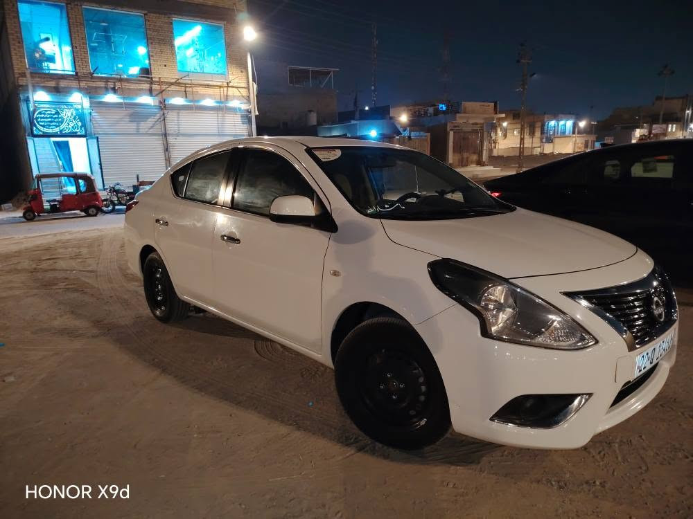 صني هندي 24 كفاله بيه رصعات بسيطه وجديدة جدا ماشيه 32000 مدوشمه وعليهه منظومة زنون سعرهه 122 وبيه مجال قليل 
*********** حياكم الله البصرة, العراق
