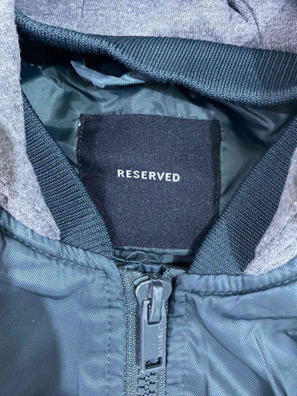 ماركة RESERVED • جاكيت بومبر • مقاس L