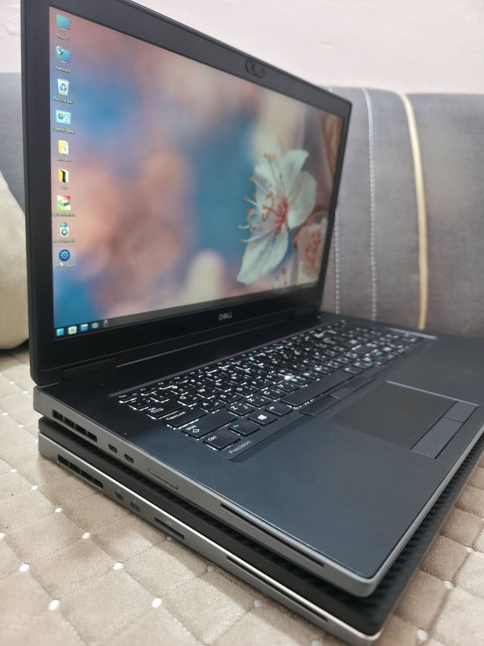 🔥💻 للمهندسين | الفوتوشوب | الأوتوكاد | التصميم والألعاب 🎮🔥
🚀 Dell Precision 7730 – Workstation
أداء قوي، شاشة FHD، وكرت شاشة منفصل مناسب للأعمال الهندسية والتصميم 💪

🔹 المعالج: Intel Core i7-8850H — الجيل الثامن 
🔹 الفئة: H — أداء عالي
🔹 الرام: 8GB DDR4 ⚡
🔹 التخزين: 256GB SSD 🚀
🔹 الشاشة: 17.1" FHD  — 1920×1080 🖥️
🔹 الكيبورد: كامل ومضيء ⌨️✨
🔹 كرت الشاشة الداخلي: Intel UHD Graphics 630
🔹 كرت الشاشة المنفصل: NVIDIA Quadro P3200 6GB 🎮🔥
💰 السعر: 490,000 دينار فقط ✅
🔥 ومتوفر نفس الموديل بمواصفات أعلى:
💾 RAM 16GB
🎮 كرت داخلي 8GB
💰 السعر: 540,000 دينار فقط
━━━━━━━━━━━━━━
✅ مستعمل نظيف جداً — نظافة 98%
✅ السعر ثابت
🛡️ ضمان حقيقي لمدة شهر
🔄 في حال وجود أي مشكلة يتم الاستبدال بنفس الموديل

🎁 الملحقات:
🔌 شاحن + 💼 حقيبة + 🖱️ ماوس

🚛 توصيل لجميع محافظات العراق بـ 5,000 دينار فقط

📞 للحجز والاستفسار:
☎️ ***********
💬 واتساب: ***********

📍 العنوان: الأنبار – حديثة – بروانة – قرب مدرسة نهر دجلة

🔥 مكتب سمارت فيو — جودة وضمان وسعر مناسب 
#مكتب_سمارت_فيو
#Dell_Precision_7730
#لابتوبات
#لابتوب_هندسي
#اوتوكاد
#فوتوشوب
#هندسة
#Workstation
#لابتوب_العراق
