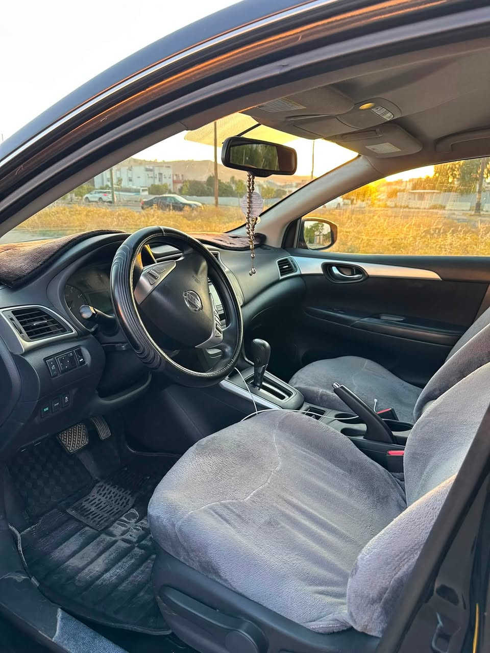 Nissan sentra2017
دوو پارچه بوياغ بونيدو چاملغى دواوه به بى ناو گردن 
سه ياره كه هين ماله هين مه عره ز نيه 
چوار تايه ى لوكى له ژيره 
ته حويلو وه كاله به شه رتت به يانى بيكه ناو خوته وه 
سعر ١٠٣وه ره قه 
ژم.***********
شوين كه ركوك
