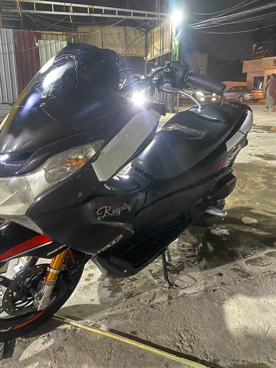 السلام وعليكم pcx الجيل الاول ياباني مكينه بل جيس ستاند حساس حساس زدحام تدفه يدات رايده ب٩٥٠ وبيه مجال قليل مكاني الجزيره السياحيه *********** بس واتس بي
