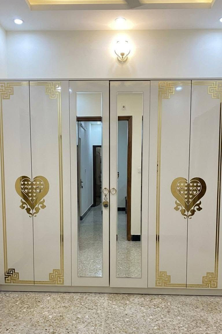 غرفة تركي متكونه من ميز مرايه 3 مجرات وميوزه 2 وكنتور 6 بيبان جديد حيل قبل شهر شتريتهه واريد ابيعه لان حنقل من محافظه لمحافظه سعرهه 450 وبيه مجال ***********
كربلاء - حي الوفاء - شارع المستوصف مقابل جملة السبطين 
ملاحظة : الفتح والشد والنقل على المُشتري
