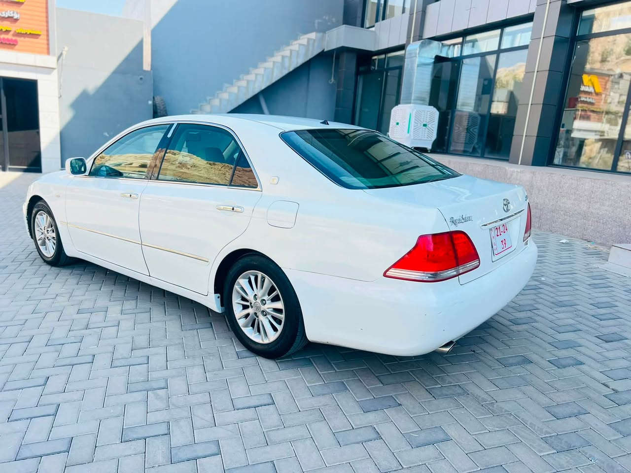شاهینە مووس2005
گێڕ کەورە مەکینە گەورە
182 بێدووکەل
سێ دووگمە
پەردە
ناوزەرد
جڵد
شاشەو کامێرا
تایەو ویلی جوانە
کامل مەسرەف .
سەقفی زۆر جوانە  
ساردوو گەمی بەسراوە .
تەقەو ڕەقەی نییە .
كۆدی هەیە
سێ پارچە بۆیاخی ئەوروپایە
سعری 64گەڵاو مەجال.
بۆ قووفڵی تەلەفوون مەکە
***********.

***********سەیسایەق
