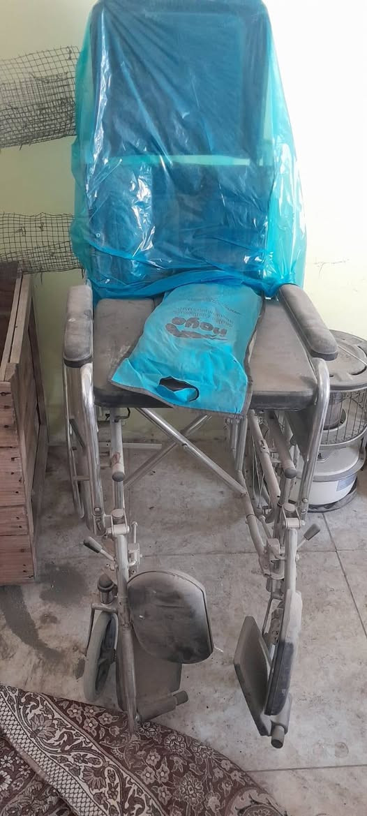 معرض طابقين • صحن ستلايت • غرفه اخشاب