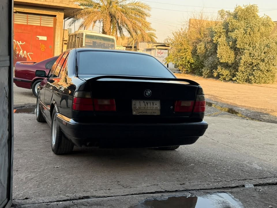 سلام عليكم
BMW525 مسكر فول مواصفات 

(بيع فقط)

موديل 95 اصل
سياره حيل حلوه احلى من الصور 
كير ومحرك شرط 
تبريد قطعتين ثلج 
طخم تاير نضيف 
صدر امامي خلفي فوك النص عمر 
وايرمنيه كلها شغاله 
ضفاير نضيفه ما مجطله 
لايت زينون
مصبوغه جماليه فقط
باقي التفاصل موضحه بل صور 
مكان السياره موصل 
السعر 72
اخي اذا ما تعجبك اعبر المنشور كلمن بل يصرفله 
***********
***********
