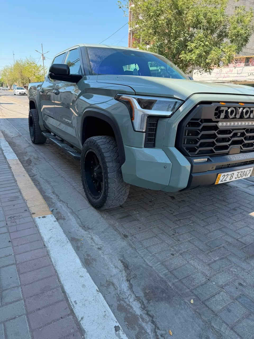 السلام عليكم
تويوتا تندرا موديل ٢٠٢٥ 
لون مميز 
رقم اربيل باسمي 
حادث دعامية امامية فقط 
ايرباك ستيرن فقط راجع سيستم 

تصليح درجة اولى الراديترات مسروقة من امريكا 
اني شديت تخم اصلي مال كصة ولايتات اصلية مال كصه 
فقط الدعامية الامامية صبغ باقي السيارة مكفوله من الشخط والبارد والتبديل 
السيارة ماشية 20  

موصفات 
جلد بلادي 
هيتر كشنات 
هيتر ستيرن 
كراسي كهرباء 
رادار امامي وخلفي وجانبي 
حساسات امامي وخلفي 
اطفاء ذاتي 
٣ انظمة قيادة 

تاير ويل ودبلات اوف رود كلهة شغل امريكا 
اني مستورد السيارة 

السعر 360 ورقة وبيهة مجال للشراي 
السيارة  موجودة بغداد  
الاتصال ***********
