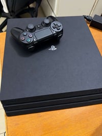 PS4 Pro • ١تيرا • قارئ أقراص معطل