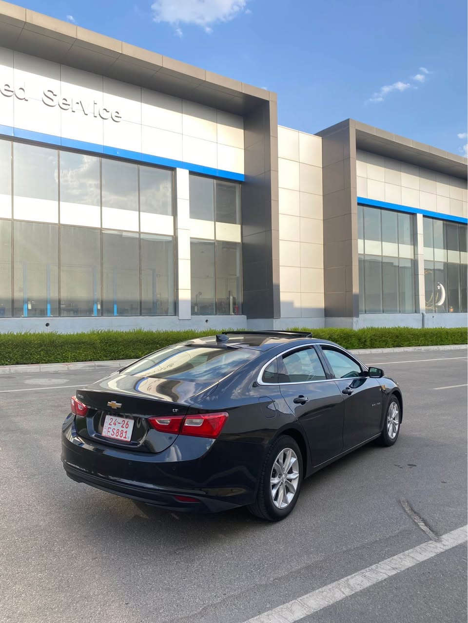Chevrolet Malibu 2024 LT 
سيارة تجي فول مواصفات بانوراما 
محرك ١.٥ و تيربو 
ماشية ٥٥ الف ميل 
سيارة حيل نظيفة بدون ملاحضات 
ضررها فقط جاملوغ و ربع بونيد صبغ 
بدون دواخل ارباكات بس سكان مرجع سستم 
تحويل وكالةًو غرامات ب شرط 
سعرها بلاشش بلاش ب هذا الموديل 
١٢٣$ ورقة و بيها مجال خفيف 
للمزيد من المعلومات اتصل على هذا الرقم 
كورك-واتساب 
(***********) سميل, دهوك
