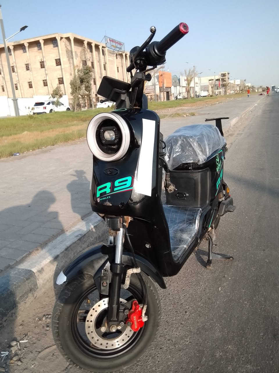 السلام علیکم دراجہ آر 9 للبیع مودیل 2025 بیہا 5 بطاریات و 20 انبیر بطاریات جدید دراجہ حلوہ و نضیفہ بیہا سویجین + بصمتین لمکان البصرہ القبلۃ لسعر 350 وبیہا مجال للشرای***********
