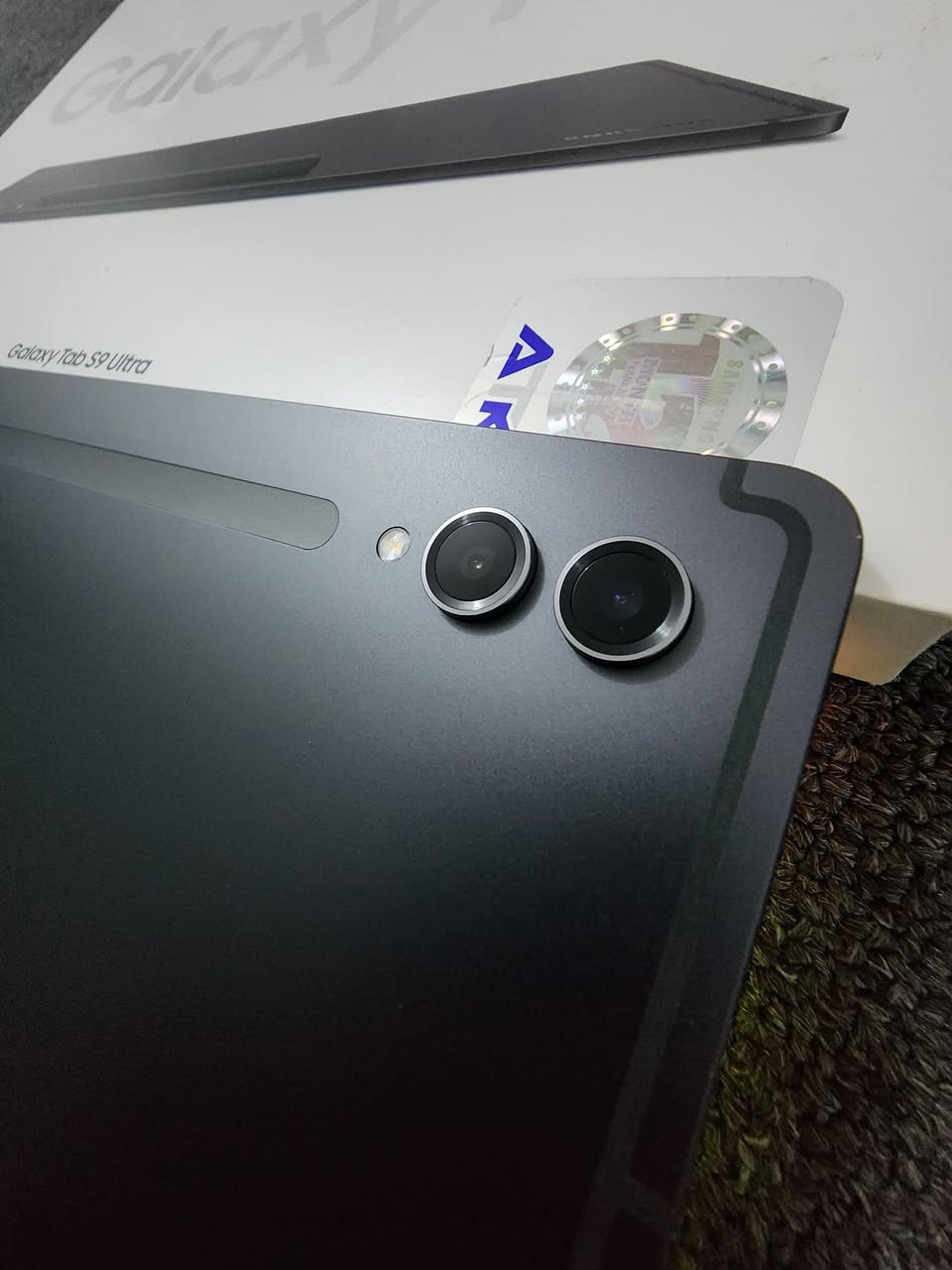 للبيع: تابلت Samsung Galaxy Tab S9 Ultra
(مع الكارتونة)
​الجهاز نظيف جداً جداً وخالي من أي خدوش أو عيوب (أخو الجديد).
​📋 المواصفات الأساسية:
​المساحة الداخلية: 512 كيكابايت (مساحة ضخمة لتخزين الملفات والألعاب).
الرام الداخلي 12 كيكا بايت
​نوع النسخة: Wi-Fi (واي فاي).
​الشاشة: عملاقة بحجم 14.6 بوصة من نوع Dynamic AMOLED 2X، تقدم أداء خرافي بمشاهدة الفيديوهات والألعاب.
​الأداء: معالج قوي جداً Snapdragon 8 Gen 2 for Galaxy يشغل أقوى اللعبات والتطبيقات بسلاسة تامة.
التابلت ضد الماء والغبار بالكامل
​الملحقات: ( الكارتون الخاص بالتابلت، والقلم الأصلي غير مستخدم، وكيبل الشحن الأصلي غير مستخدم)
​السعر: [900 الف] دينار
​مكان السكن: [الديوانية]
​للتواصل والاستفسار: (الاتصال او المراسلة على الواتساب على الرقم: [***********)
يوجد خدمة توصيل في الديوانية والنجف فقط
