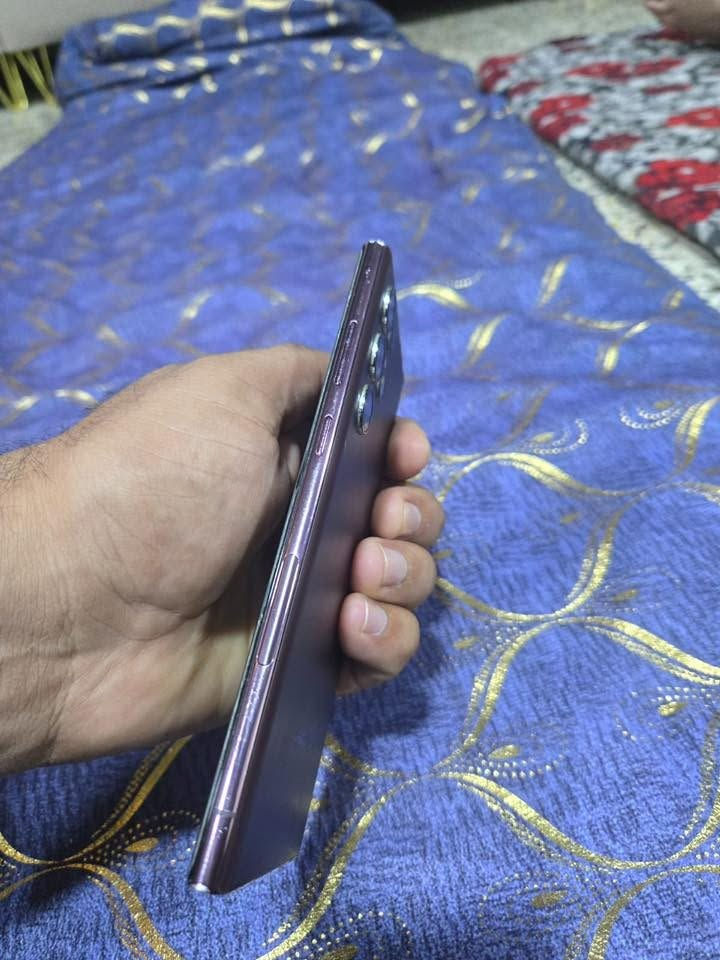 جهاز s22 الترا 
جهاز نضيف كلشي مابي عدا ذني الشخوط البسيطه الي موضحه بالصوره 
ذاكره 128
السعر 350 وبي مجال
للتواصل ***********
