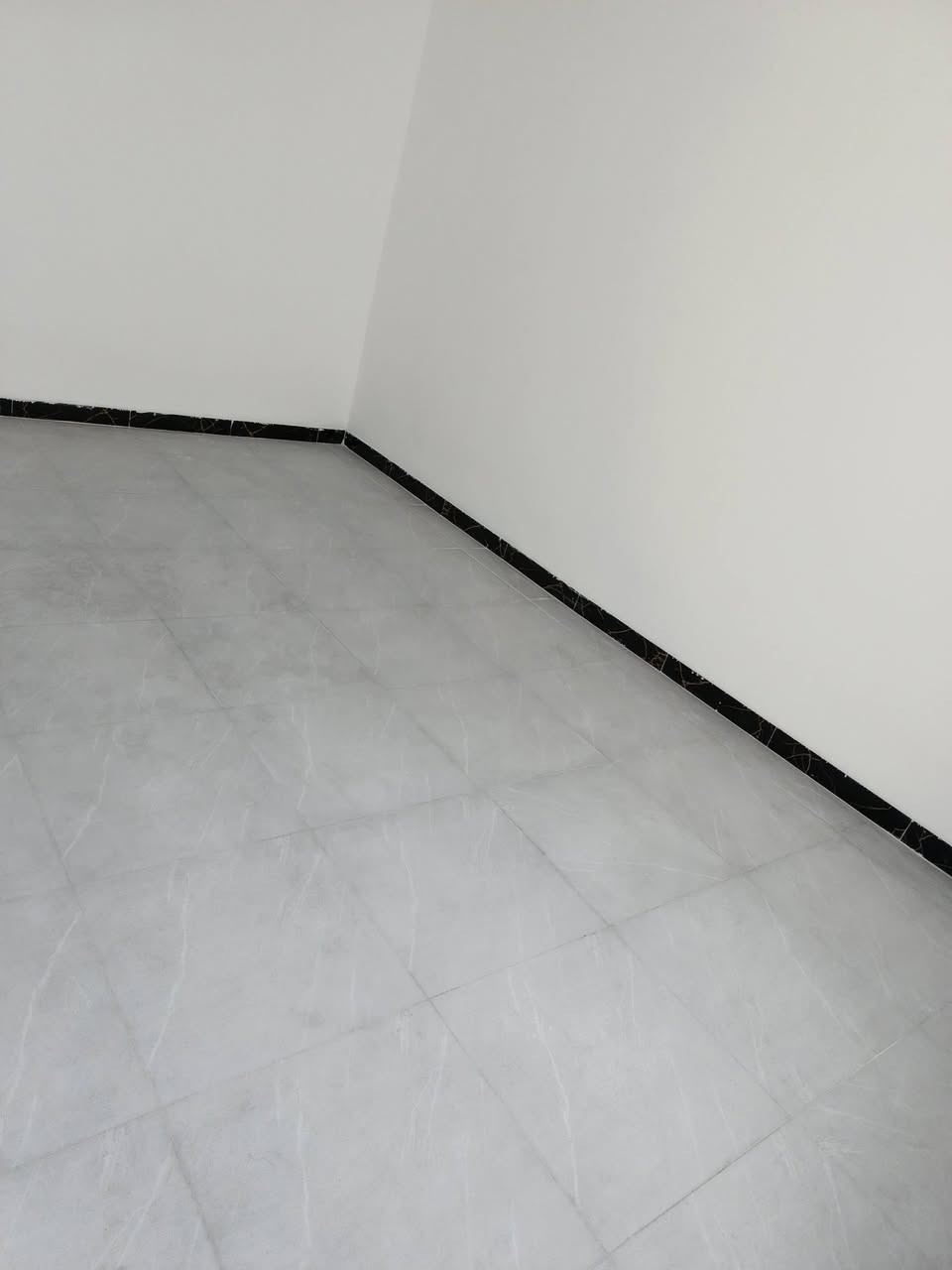 سلام عليكم خلفه سيراميك ومرمر وكاشي
شغل درجه اولا  متفرغ حاليا 
نشتغل كل محافضات العراق 
للاتصال ***********
