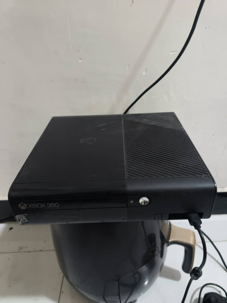 سلام عليكم اكس بوكس 360 + كيبل HD + اقراص 3 + يدات واير لس لله شاهد ماخذهن ب30 الف قبل شهر بلاضافه الجاهز ماستخدمه هواي لين وقتي محدود واكو شغله بسيطة بي شويه يتاخر يلا يحول ماعرف،هاذا نضامه هيج او بي مشكله بل HD بس للامانه هوا لحد اليوم شغال سعره 100 وبي مجال بسيط مكاني بغداد 
***********
