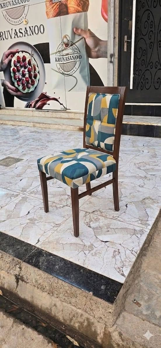اعلان اعلان وبسعر مناسب 
 للبيع: هياكل قنفات وخشب خام تركي درجة اولى– جاهزة للتغليف 🛋️
إذا كنت صاحب ورشة نجارة معمل أثاث هاي الاخشاب جاهزة للتغليف 
✨ التفاصيل:
الجودة: خشب قوي ومتين وبناء هيكلي ممتاز يعيش وياك.  
التصاميم: موديلات متنوعة تناسب الأذواق الحديثة والكلاسيكية.  
الحالة: خشب خام جاهز مباشرةً لإضافة الأسفنج والقماش بالأنواع والألوان التي تختارها.  
البيع: يتوفر للبيع بالجملة (للمعامل) 
📍 الموقع: كركوك - حي عدن
📞 للإستفسار أو الحجز: ***********

نص مكتوب في الصور:
- CAMON 30 23mm f/1.8 1/50s ISO807
- CAMON 30 23mm f/1.8 1/50s ISO880
- CAMON 30 23mm f/1.88 1/50s ISO429
- للبيع كراسي وقنفت ديوان رئاسي تركي خشب أصلي - جودة عالية قنفات كراسي خشب تركي أصلي تصميم أنيق ومتين مناسبة للدواوين والمجالس والمكاتب بحالة ممتازة الكمية محدودة الفرصة مناسبة لمجبي الذوق الرفيع والأثاث التركي الأصيل للاستفسار والتواصل *********** أثاث تركي أصلي * جودة عالية * أسعار مناسبة