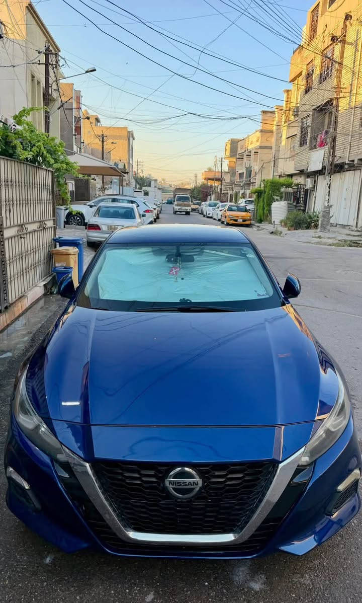 سلام عليكم💙
الحلوة للبيع نيسان ألتماا 🤍
موديل 2020💙
مواصفات:SV 
:بصمة
رادار امامي
كامرة خلفية دوارة
تحكمات استيرن
كروز سرعة
مانع انزلاق 
كشنات مخمل🩶
وباقي المواصفات المعروفة عامة💙

(الحادث) جاملغ وحافة البنيد فقط 
الجاملغ مبدل نفس ألون طبق الوكالة
والبنيد مصبوغ نصه فقط؟💯

(ايرباك) استيرن فقط💙

السيارة كامله مكمله مناقصه برغي💙💯

مكينة (2500) تنفس طبييعي كير مكينه صدر مكفولات مكانها بغداد السعر ١٣٥ وبيها مجال شي قليل الاتصال على رقم ***********
