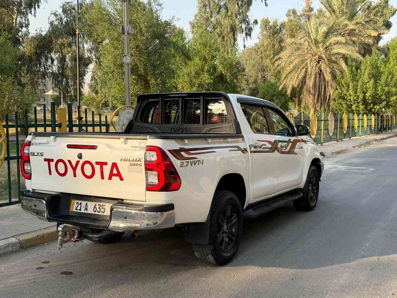 السلام عليكم 
للبيع بيكم هايلوكس موديل ٢٠٢١ 
خليجية فول للاخير 
ماشية 146 الف حقيقي 
السيارة بيه صبغ الباب الخلفية جهت الصدك 
ومكانين بارد صار بيه طخة 
رقم السيارة سلمانية مميز
والرقم وية السيارة
السيارة باسمي 
مكان السيارة زيونة 
السيارة جديدة وخير من الله 
سعر السيارة 28.800$
وبيه مجال بسيط 
***********
