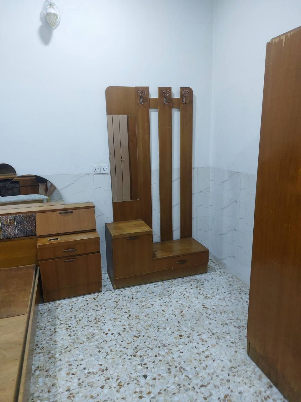 السلام عليكم عندي غرفة صاج مستعملة للبيع  للاتصال ***********
