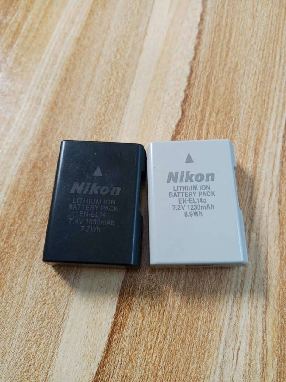 📸 للبيع Nikon D5300 — كاملة ويا ملحقاتها
كاميرا Nikon D5300 بحالة جيدة، وياها مجموعة ملحقات مناسبة للتصوير، وكلشي مبين بالصور.

🔹 مواصفات الكاميرا:

- دقة 24.2 ميگاپكسل
- حساس DX / APS-C CMOS
- معالج EXPEED 4
- ISO من 100 إلى 12,800 وقابل للتوسعة إلى 25,600
- فوكس تلقائي 39 نقطة
- تصوير متتابع لحد 5 صور بالثانية
- تصوير فيديو Full HD 1080p
- شاشة LCD متحركة قياس 3.2 إنچ
- Wi-Fi مدمج
- GPS مدمج
- تدعم كروت SD / SDHC / SDXC
- تركيب عدسات Nikon F

🔭 العدسة:
Nikon AF-P DX NIKKOR 18-55mm f/3.5-5.6G VR

- زوم 18–55mm
- تثبيت صورة VR
- فوكس سريع AF-P
- فتحة f/3.5–5.6
- مناسبة للتصوير اليومي، الأشخاص، السفر والمناظر الطبيعية

📦 المحتويات:

- جسم Nikon D5300
- عدسة Nikon 18-55mm VR
- بطارية Nikon
- شاحن Nikon MH-24
- Battery Grip
- فلاش خارجي
- كيبل USB
- كيبل AV
- CD Nikon ViewNX 2
- كتيبات وملحقات
- جنطة كاميرا
- عدة تنظيف للكاميرا والعدسة
- علبة العدسة/الكاميرا الموجودة بالصورة

📌 ملاحظة: الفلاش وبعض الملحقات الإضافية موجودة ويا الكاميرا، والموديل الدقيق للفلاش غير واضح بالصورة
و يوجد لدينا توصيل 🚚 لجميع محافضات العراق مراسله خاص او رقم الهاتف ***********
