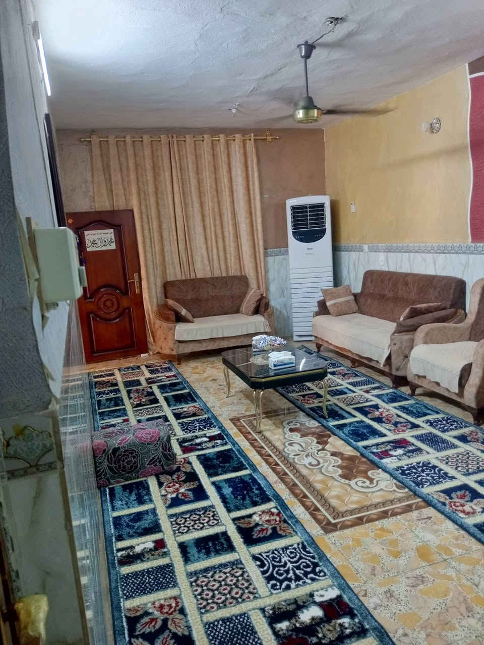 دار سكنية للبيع ملك طابو صرف المساحة ١٥٠ متر مع تشجير ٢٠٠ متر مع مشتمل قاط ونص ٣ غرف نوم مع حمام ومطبخ وحمام خارجي السعر ١٥٠ مليون للاستفسار الاتصال بالرقم ***********
