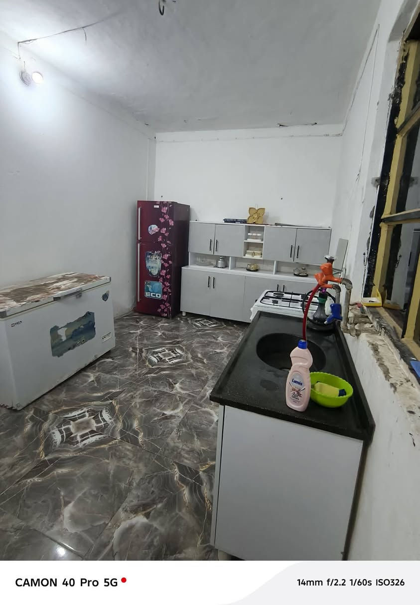 السلام عليكم  بيت اصلاح زراعي مفوض بل تطويب  ببو خستاوي  فرع اسماك الفرات علا التبليط البيت جاهز حديث يحتوي على غرفه اوكلدور واستقبال اومطبخ البيت سيراميك   السعر 40 اوبي مجال ***********
