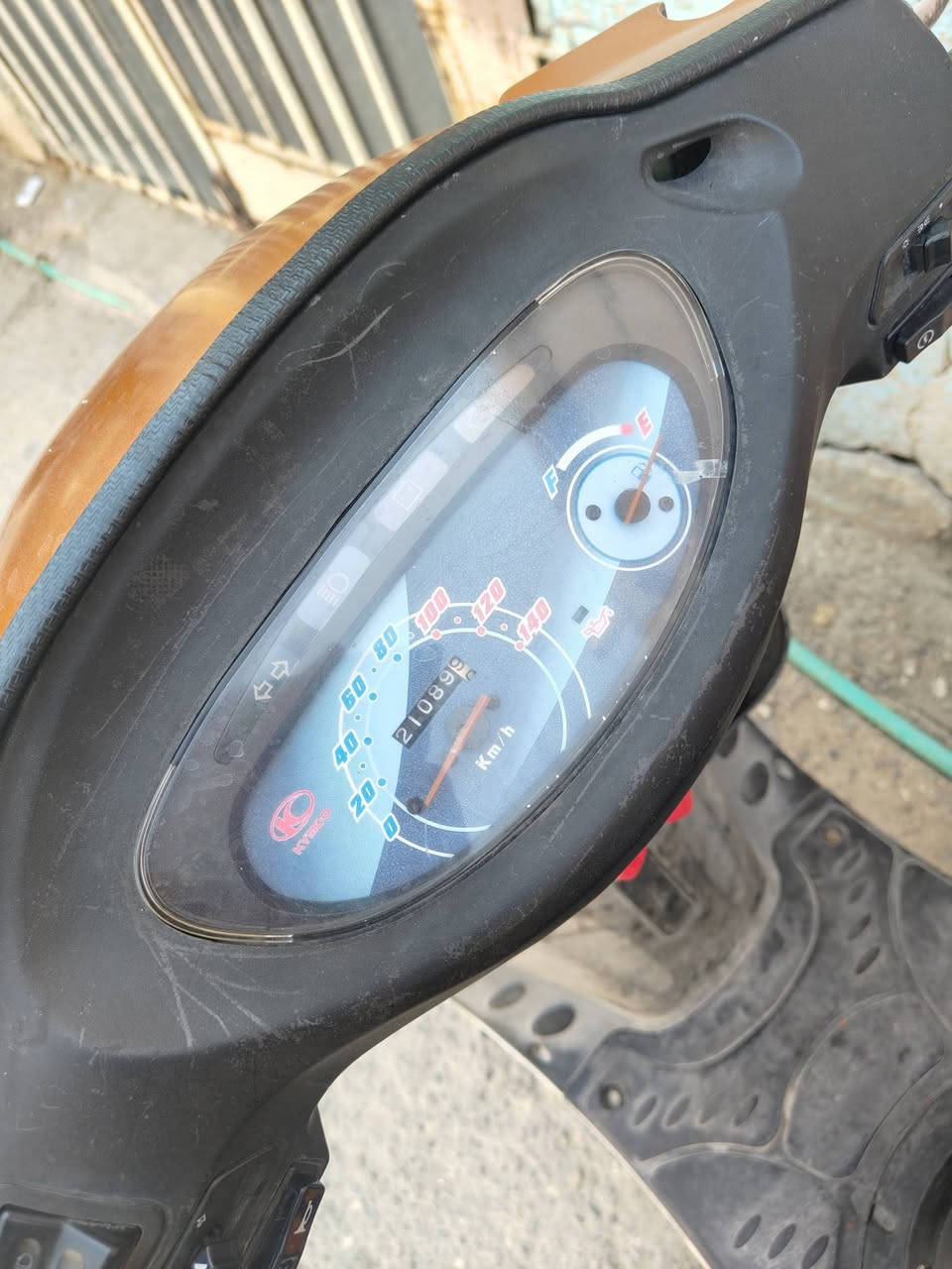 كامكو V2 للبيع
كفالة عامة نضافة ما مفتوح دراجة شلعة 💨🛵 
دراجة نضافة 90% مزودة كشن رياضي صبغ للزينة 
والكفرات ختم واحد مكفولة
تشوف بعينك احلى من الصور
المايشتري لا يكسر سعرها. مكان الدراجة قلعة سكر
للاستفسار راسلني خاص او اتصل ***********
