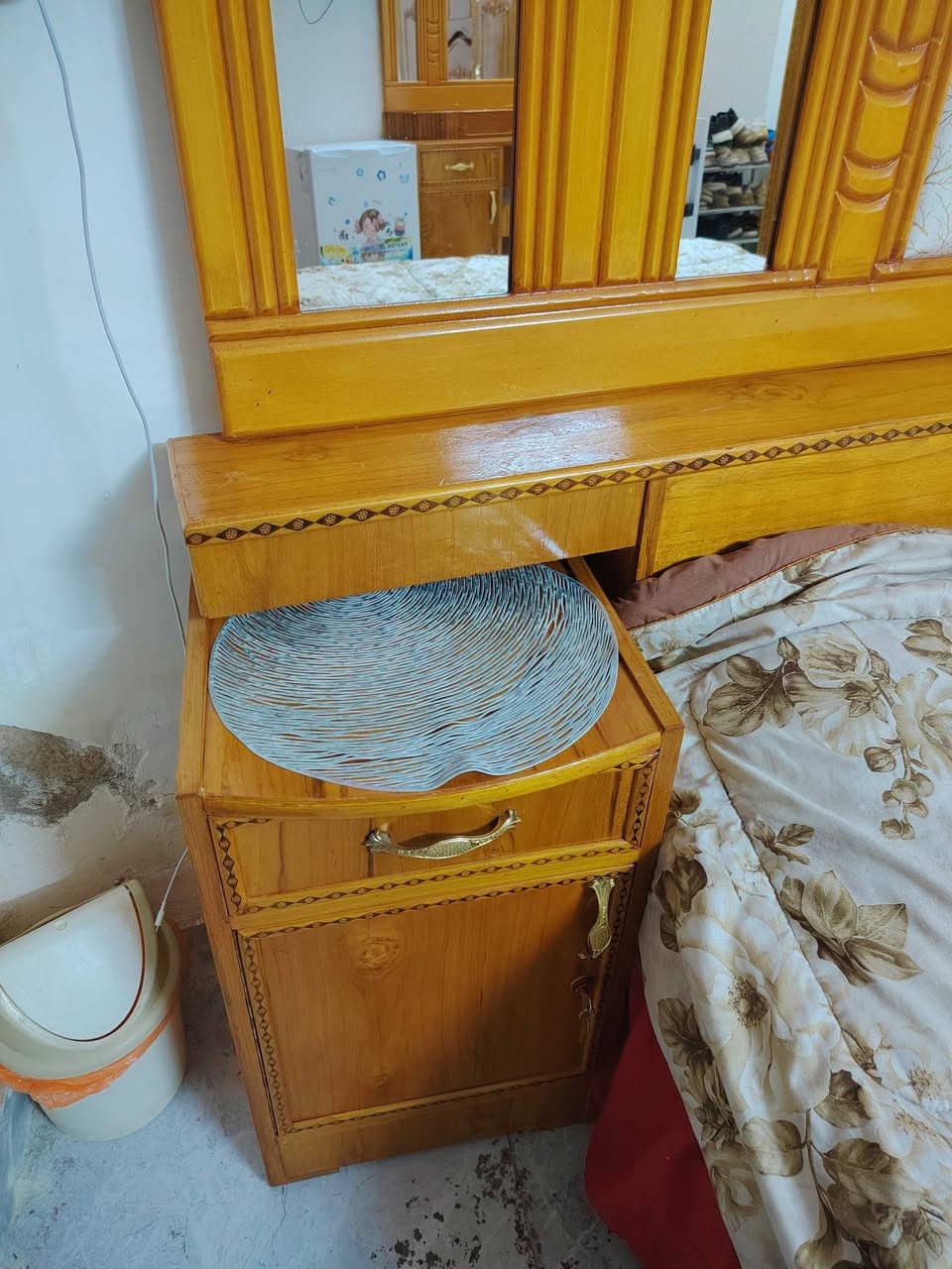 السلام عليكم غرفه صاج عراقي للبيع استخدام قليل جديده السعر 900مكاني شهداء البياع ***********
