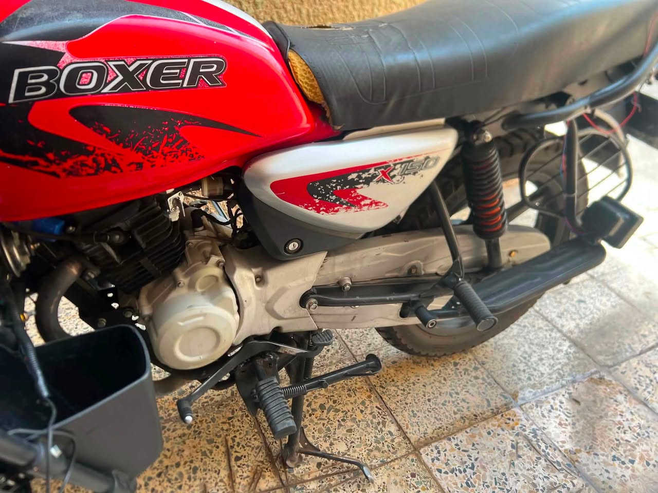 سلام عليكم 
دراجه بوكسر موديل 23
فول موصفات شلعه ومعدل السعر 2100
  المكان بغداد العامريه تحويل ثاني يوم
الهاتف ***********

