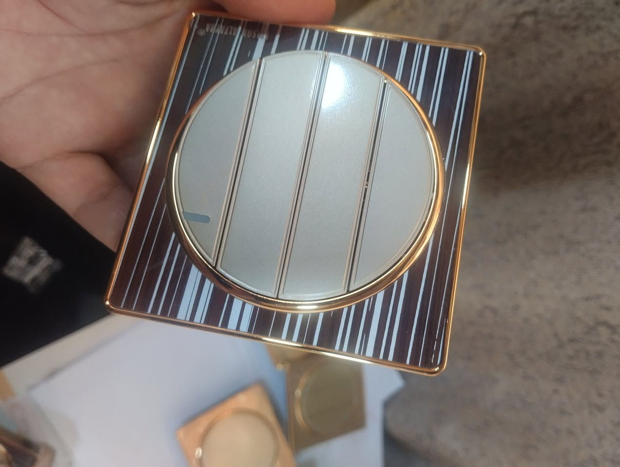 على 1000 دينار
