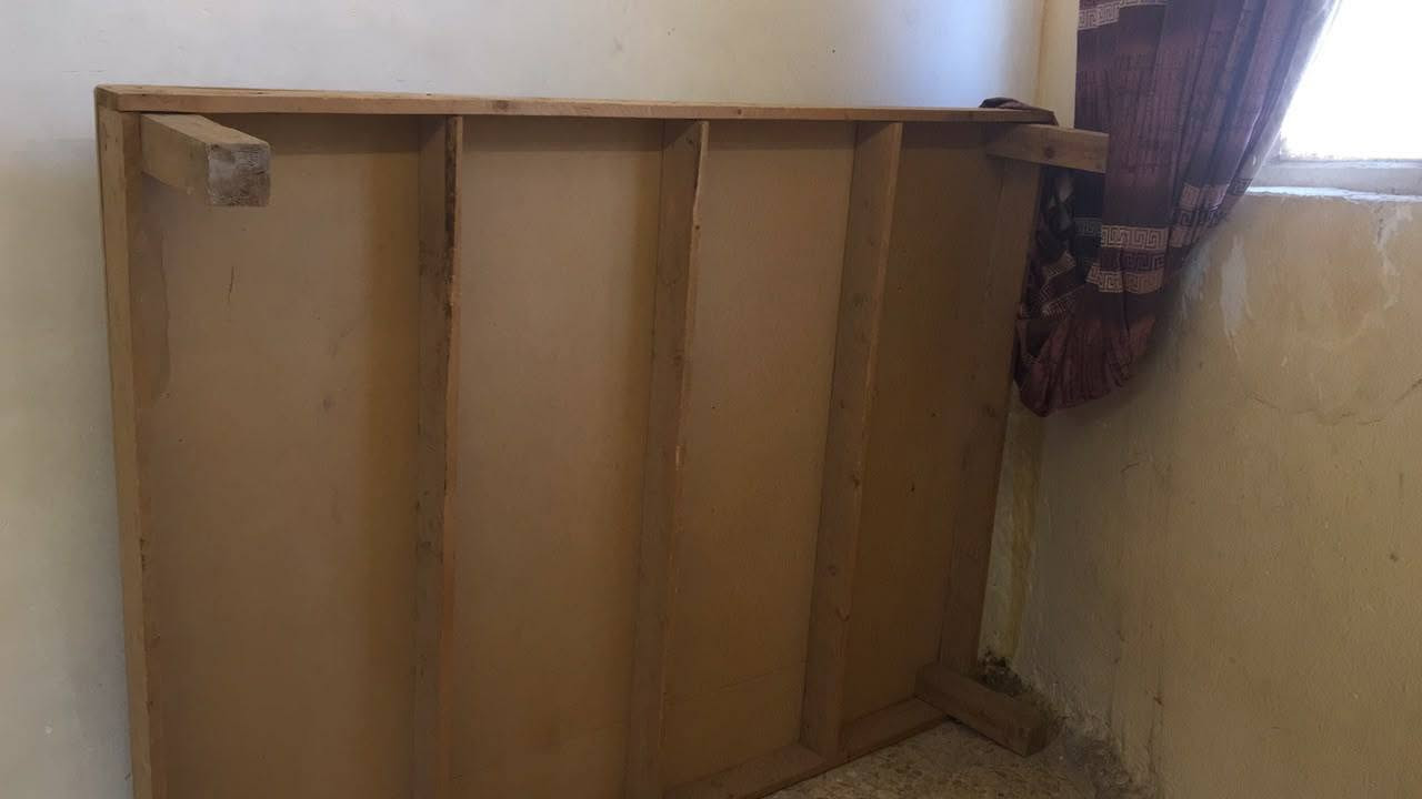 سلام عليكم غرفه نوم للبيع استعمال سنه واحده مستعجلين عليهه سعرهه 850 وبيهه مجال الاتصال ع الرقم ***********
