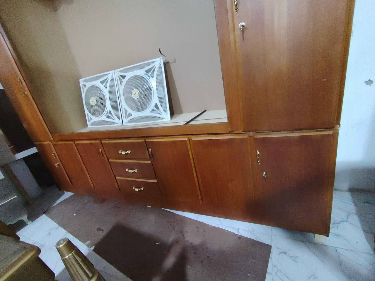 بوفية سليمانية طول 3 امتار ارتفاع مترين و 20 عمق 60 شغل درجة اولى شرط النضافة اي كسر اي عيب مابي بالشرط للبيع السعر 265 بي مجال بسيط
عنوان /سايدين دوميز الجمعية قرب اق صو مول مقابل الملعب الترابي *********** كركوك, العراق
